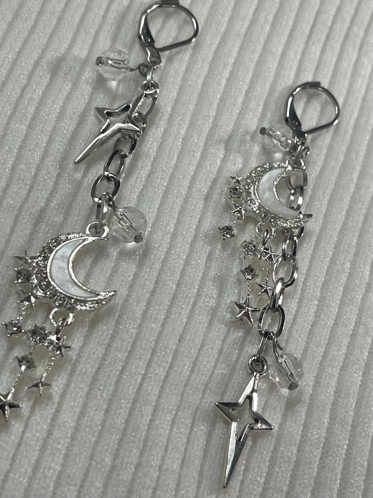 White Star Mismatch Earrings, Grunge, Alt, Chunky, Punk, Edgy, Star Asymmetrical, Kfashion, Korean, Y2K, Goth, Ethereal, Softcore