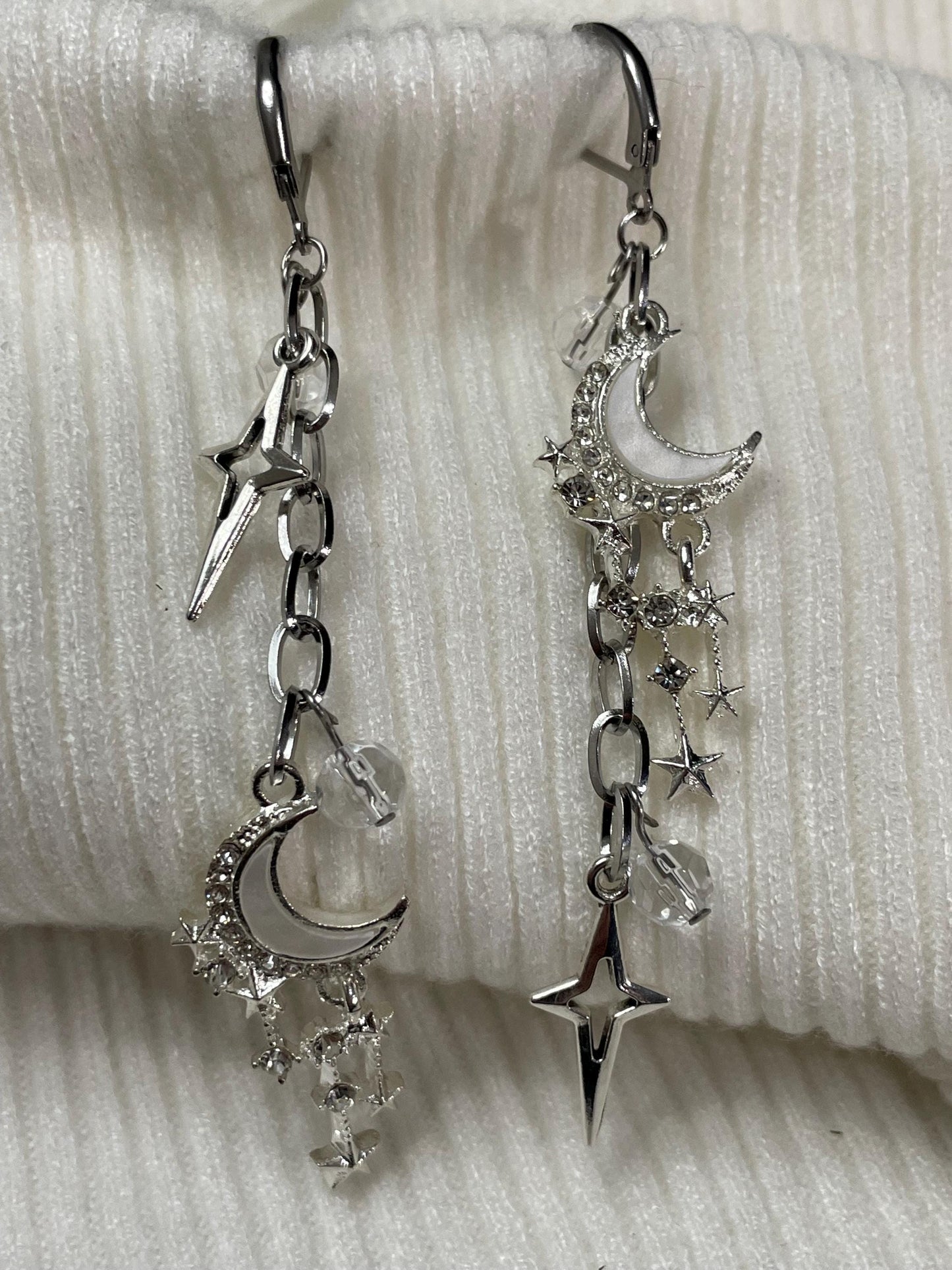 White Star Mismatch Earrings, Grunge, Alt, Chunky, Punk, Edgy, Star Asymmetrical, Kfashion, Korean, Y2K, Goth, Ethereal, Softcore