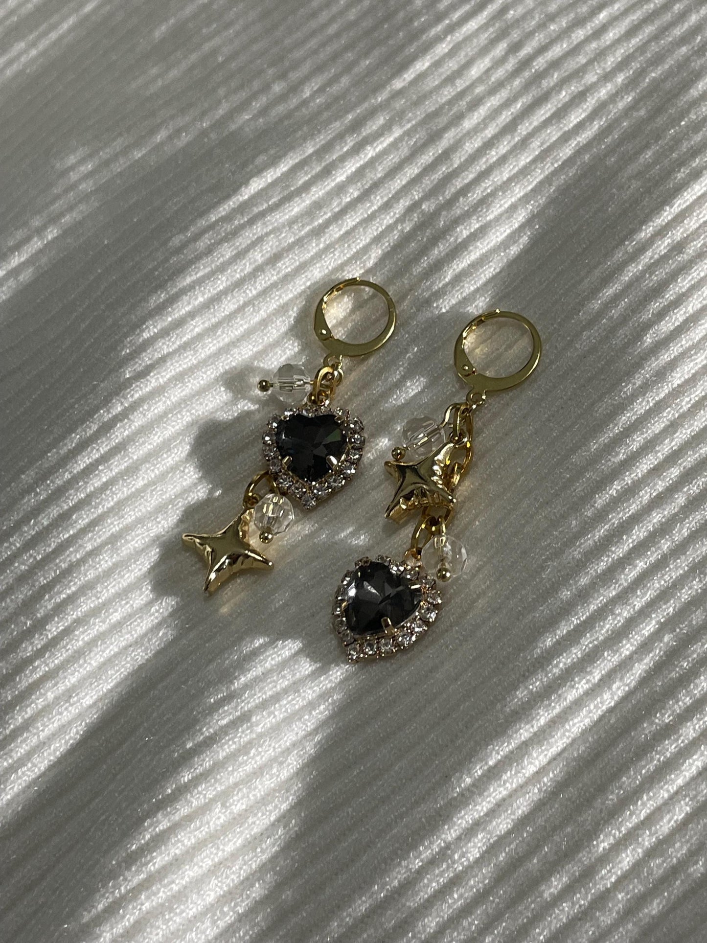 Mismatch Gold Heart Dangle Earrings | Grunge Goth Asymmetrical Jewelry