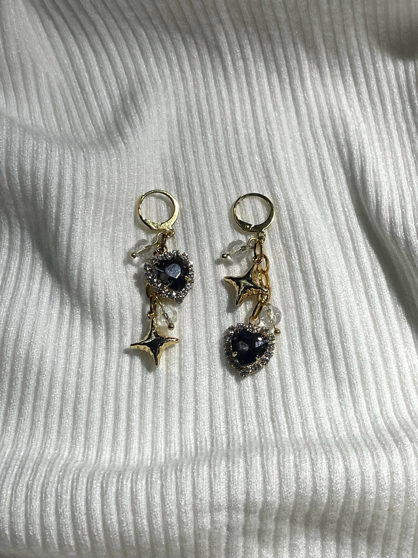 Mismatch Gold Heart Dangle Earrings | Grunge Goth Asymmetrical Jewelry