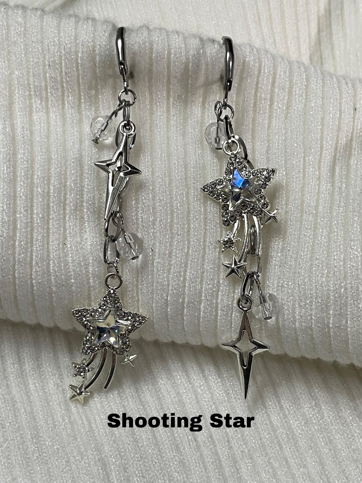 Mismatch Dangly Star Earrings