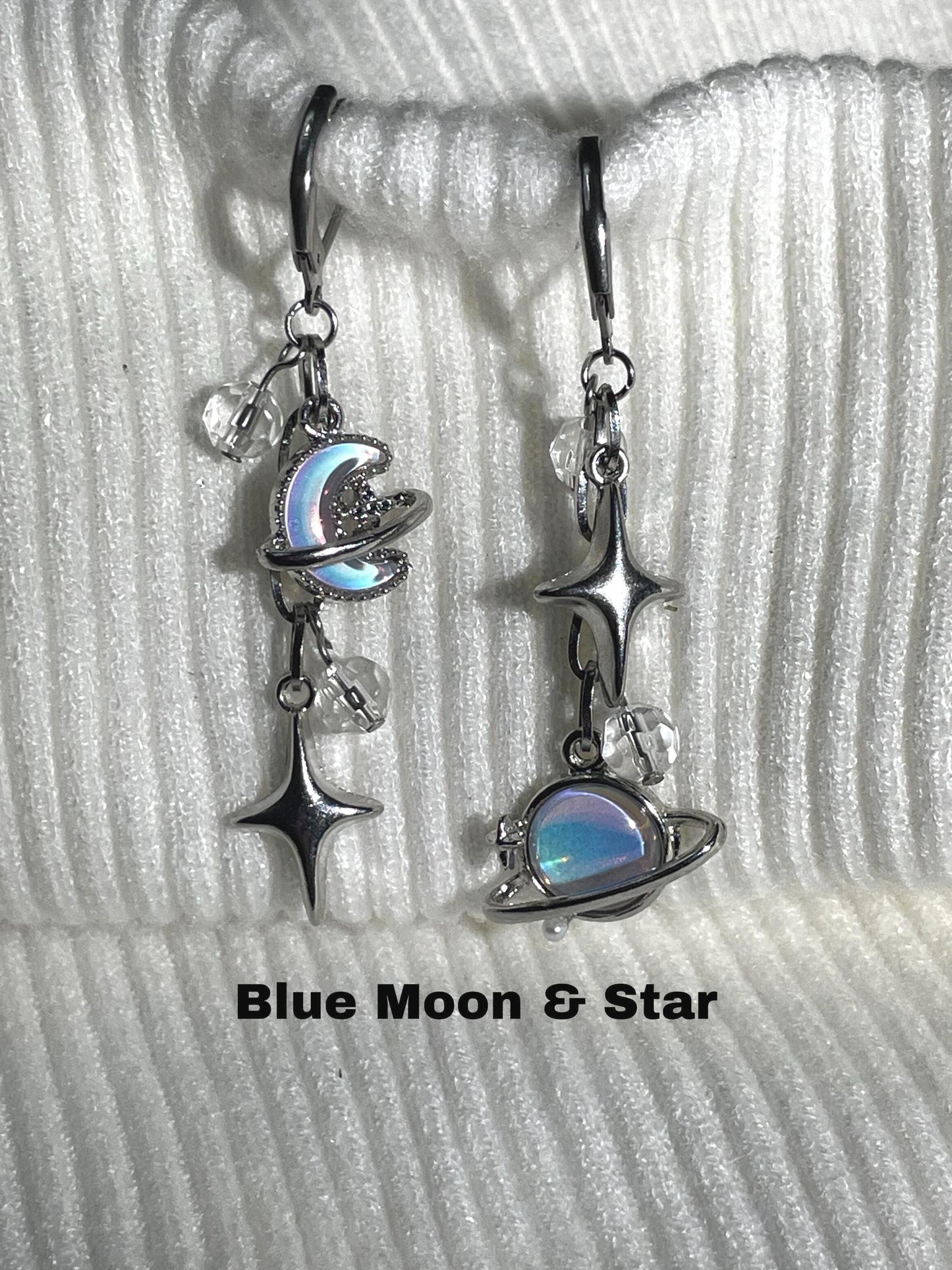 Mismatch Dangly Star Earrings