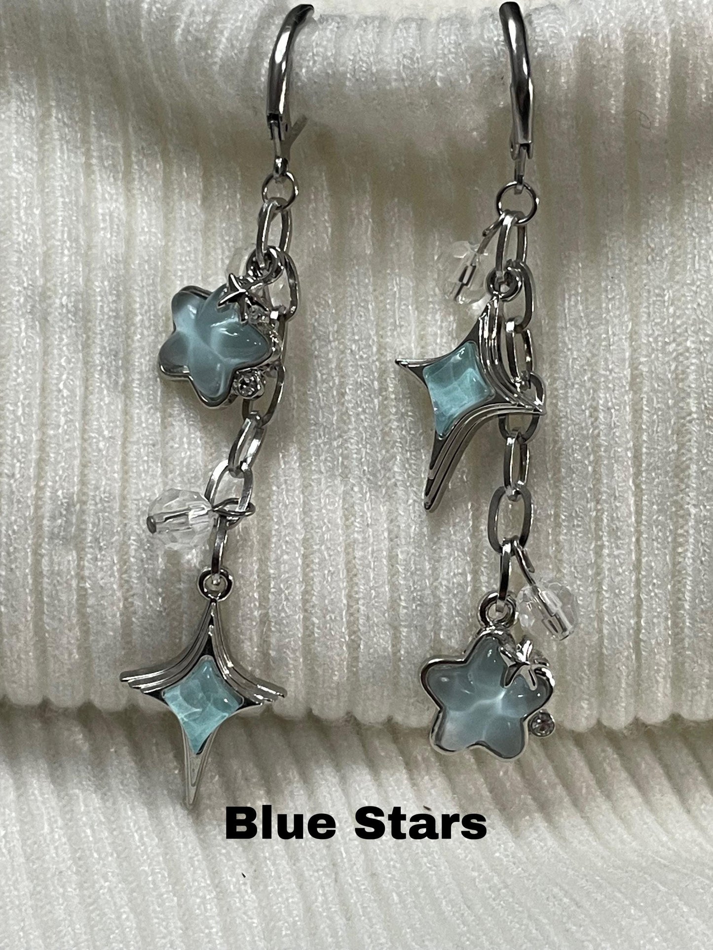 Mismatch Dangly Star Earrings